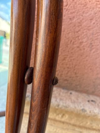 Tocador antiguo de madera con espejo