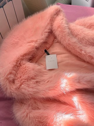 Abrigo pelo rosa talla única