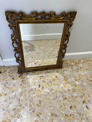 Espejo de madera antiguo de pared dorado