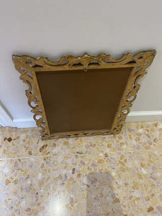 Espejo de madera antiguo de pared dorado