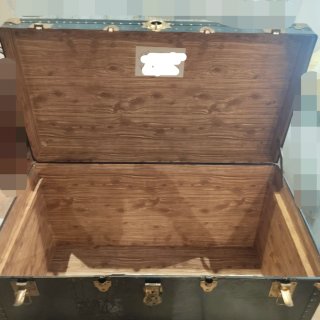 Baúl antiguo madera y metal