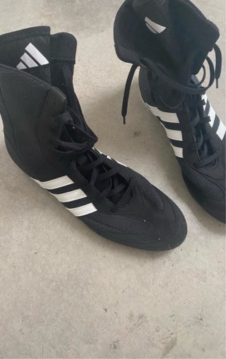Zapatillas Adidas Boxeo Negras.
