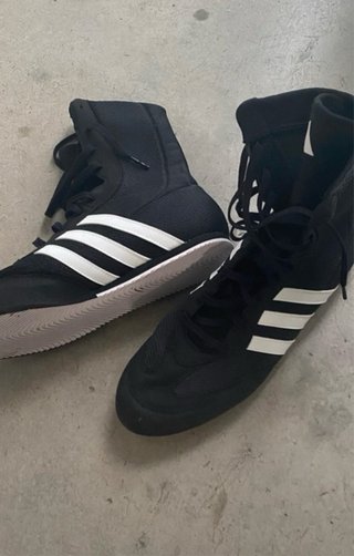 Zapatillas Adidas Boxeo Negras.