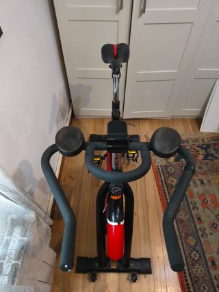 Bicicleta Spinning TENTABLE Negra y Roja