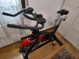 Bicicleta Spinning TENTABLE Negra y Roja