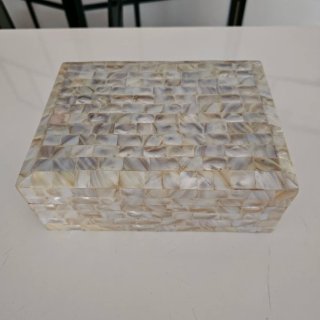 Caja nacarada decorativa y elegante