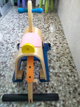 Caballo balancín de madera