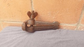 Entenalla o mordaza antigua