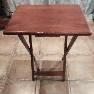 Mesa auxiliar plegable de madera