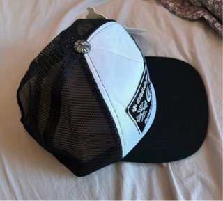 Gorra Chrome Hearts y SynaWorld