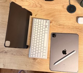 iPad Pro 11 M1 Cel+ Apple Pencil + Funda + Teclado