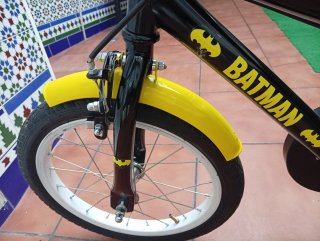 Bicicleta Infantil Batman Negra y Amarilla