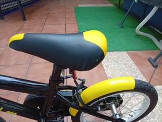 Bicicleta Infantil Batman Negra y Amarilla