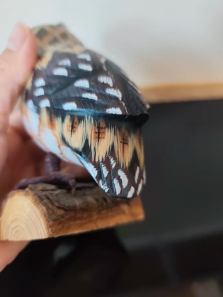 Búho de madera tallado y pintado a mano