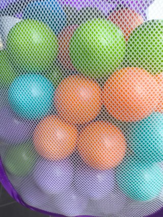 Bolsa de juego con bolas de colores – 8-10 cm