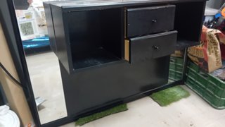 Mueble recibidor negro con espejo