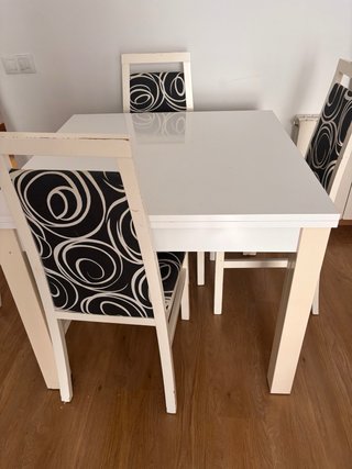 Mesa comedor extensible + 4 sillas
