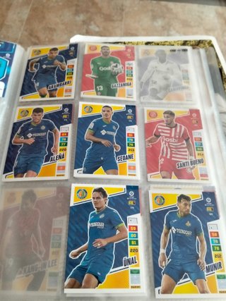 Álbum Adrenalyn 2022-23 con 150 cromos