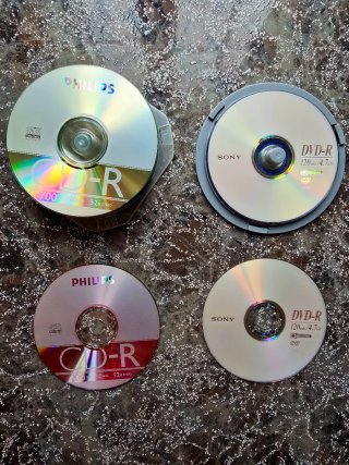 Lote 35 discos vírgenes CD-R y DVD-R