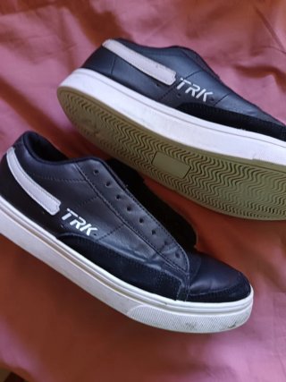 Zapatillas TK negras sin cordones
