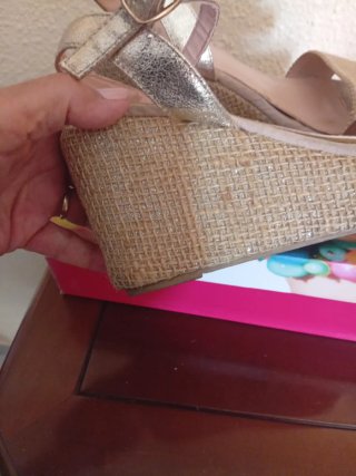 Sandalias cuña doradas