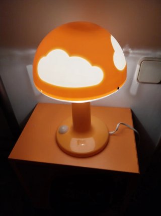 Lámpara infantil IKEA Skojig  naranja con nubes
