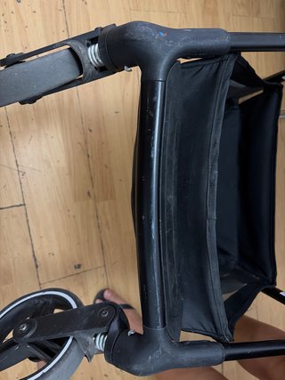 Carrito de bebé KINDERKRAFT negro compacto