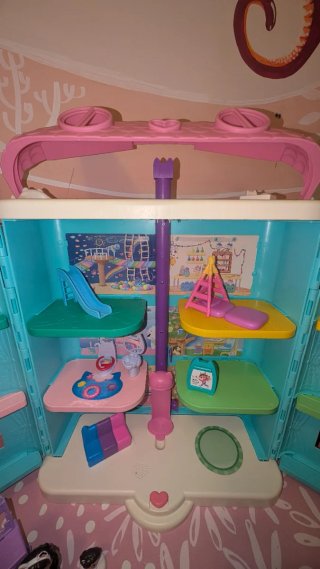 Casa de muñecas Gaby's Dollhouse nueva con muñecos
