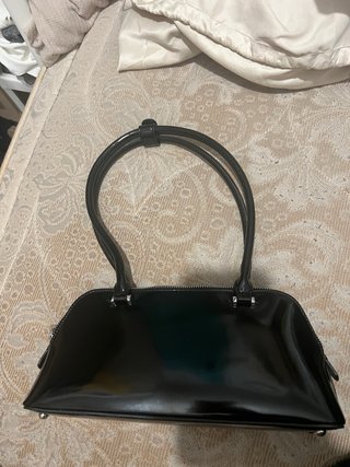 Bolso Guess Arnela Negro Charol