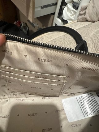 Bolso Guess Arnela Negro Charol