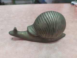 Caracol de bronce decorativo