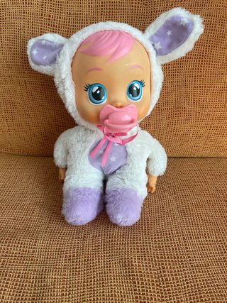Bebé Llorona peluche blanco y morado