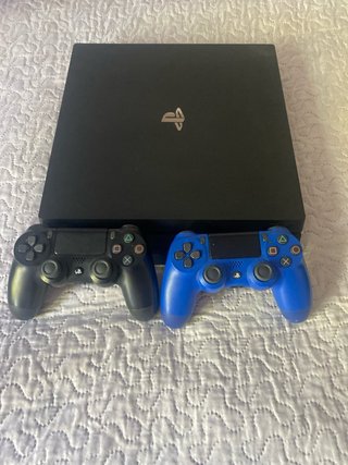 PlayStation 4 PRO (PS4 Pro). Mandos Negro y Azul