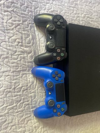 PlayStation 4 PRO (PS4 Pro). Mandos Negro y Azul