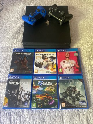 PlayStation 4 PRO (PS4 Pro). Mandos Negro y Azul