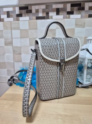 Bolso estilo cubo gris