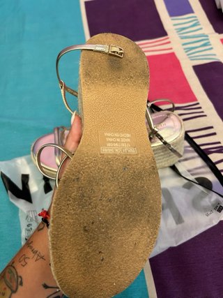 Sandalias cuña doradas y plateadas