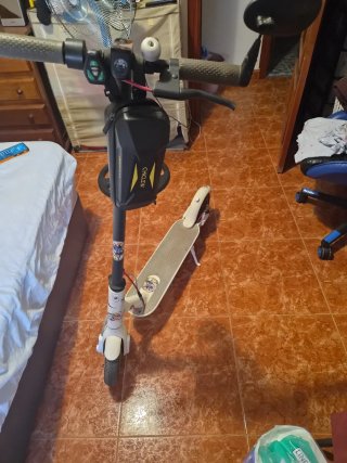 Patinete Eléctrico Blanco marca xiaomi. M365