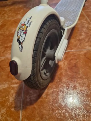 Patinete Eléctrico Blanco marca xiaomi. M365