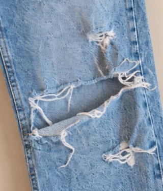Jeans azules rotos
