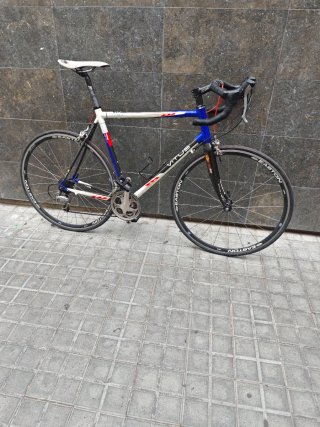 Bicicleta Vitus Aluminio y carbono Azul/Blanco