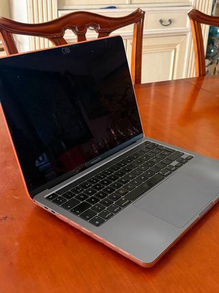 MacBook Pro M1 13” 8GB RAM 256GB SSD