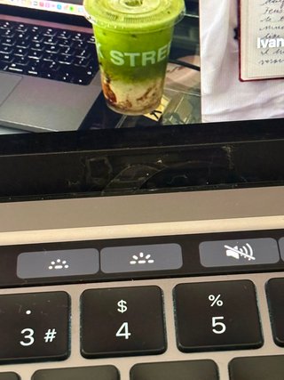 MacBook Pro M1 13” 8GB RAM 256GB SSD