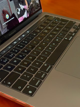 MacBook Pro M1 13” 8GB RAM 256GB SSD