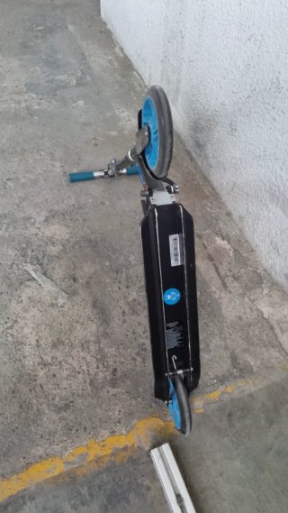 Monopatín Oxelo azul y negro