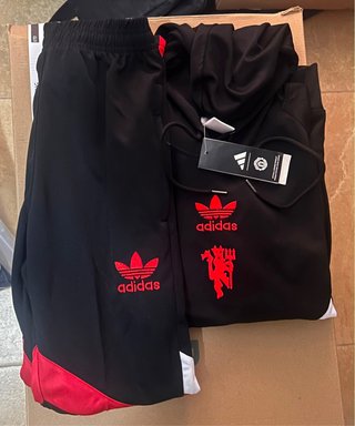 Chándal Manchester United Adidas Negro Rojo