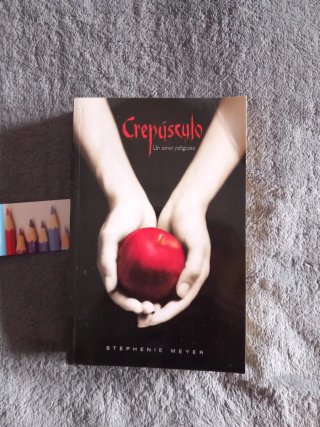 Saga crepúsculo eclipse y crepusculo(2 libros)
