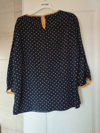 Blusa lunares negra y dorada