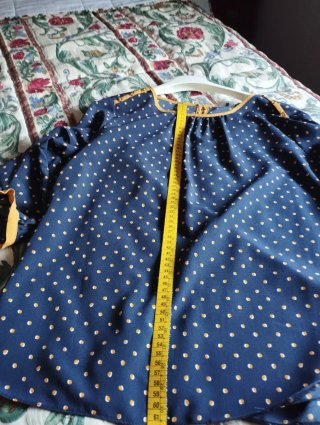 Blusa lunares negra y dorada