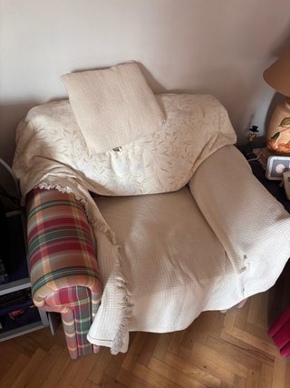 Sofá de tela y terciopelo